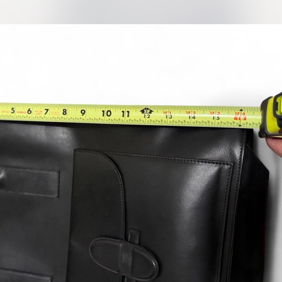 CÉLINE Navy Elegance The Must-Have Luxury Tote for the Modern Sophisticate navy - Picture 9 of 14